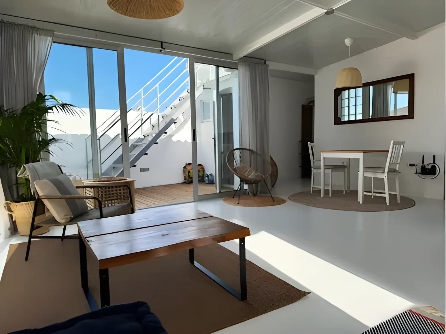 Salón con vistas al océano